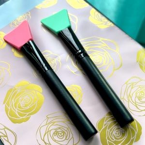 🆕 NEW 2 pcs Silicone Brushes for Makeup Foundation Blush